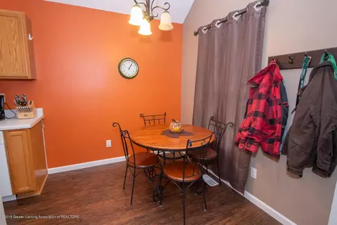 704 E Willard Ave, Lansing, MI 48910 photo 8