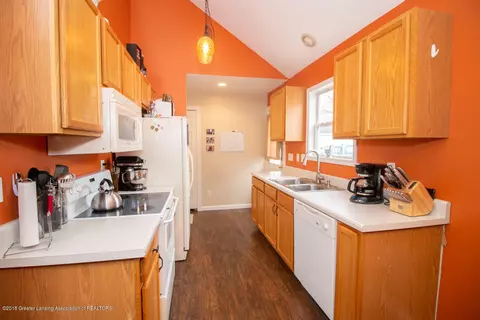 704 E Willard Ave, Lansing, MI 48910 photo 12