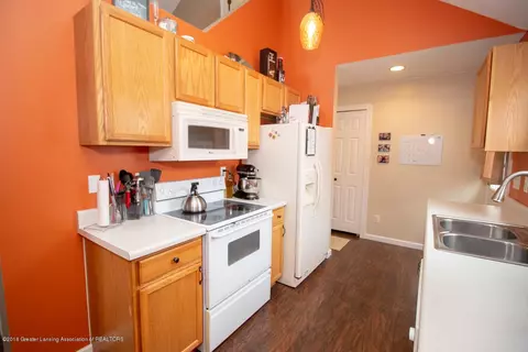 704 E Willard Ave, Lansing, MI 48910 photo 11