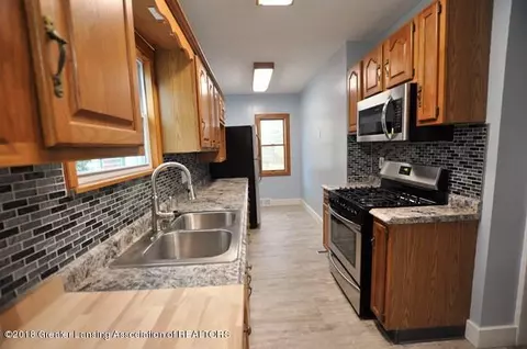 2016 Lyons Ave, Lansing, MI 48910 photo 4