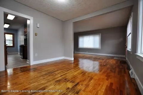 2016 Lyons Ave, Lansing, MI 48910 photo 2