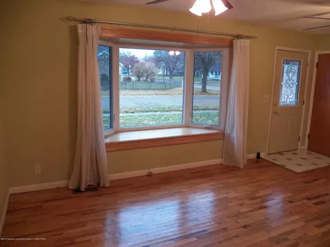 4501 Alpha St, Lansing, MI 48910 photo 4