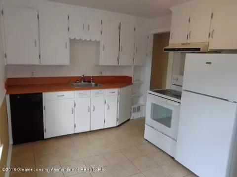 2116 Alpha St, Lansing, MI 48910 photo 4