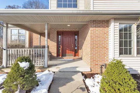 1560 Sanborn Dr, Dewitt, MI 48820 photo 2