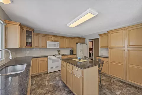 1560 Sanborn Dr, Dewitt, MI 48820 photo 13