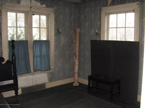 521 E Scott St, Grand Ledge, MI 48837 photo 9