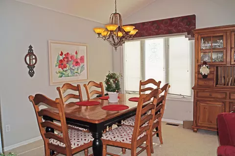 438 White Pine Blvd, Lansing, MI 48917 photo 4