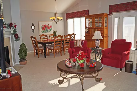 438 White Pine Blvd, Lansing, MI 48917 photo 5