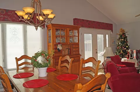 438 White Pine Blvd, Lansing, MI 48917 photo 3