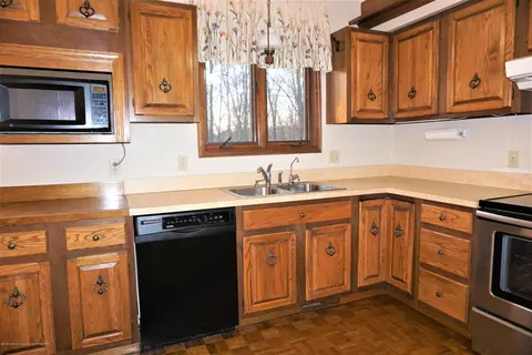 1224 Sandhill Dr, Dewitt, MI 48820 photo 5