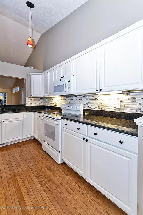 323 Split Rail Rdg, Williamston, MI 48895 photo 12