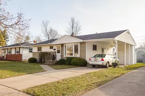 200 E Syringa Dr, Lansing, MI 48910 photo 1