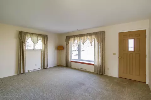 200 E Syringa Dr, Lansing, MI 48910 photo 2