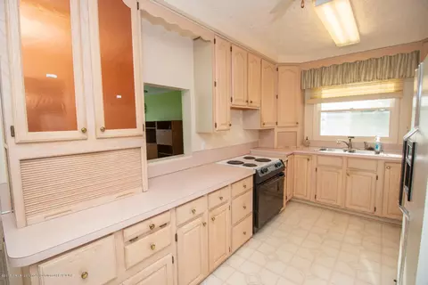 1039 Maycroft Rd, Lansing, MI 48917 photo 9