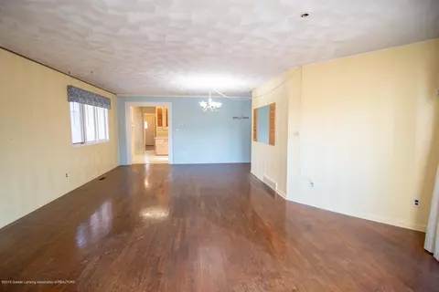 1039 Maycroft Rd, Lansing, MI 48917 photo 6