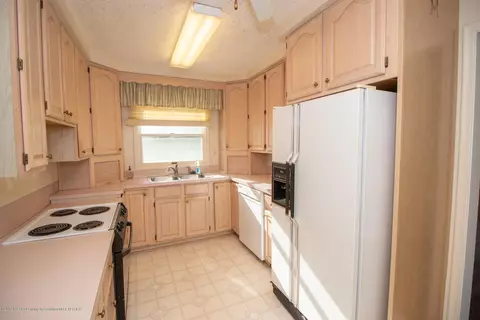 1039 Maycroft Rd, Lansing, MI 48917 photo 10