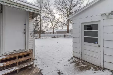 910 Everett Dr, Lansing, MI 48915 photo 17