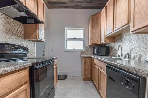 910 Everett Dr, Lansing, MI 48915 photo 9