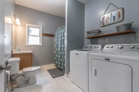 910 Everett Dr, Lansing, MI 48915 photo 15