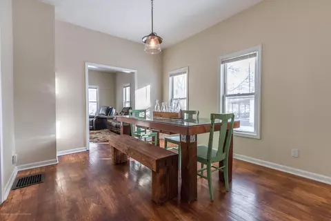 910 Everett Dr, Lansing, MI 48915 photo 6