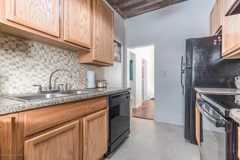 910 Everett Dr, Lansing, MI 48915 photo 10
