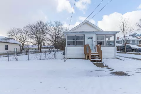910 Everett Dr, Lansing, MI 48915 photo 1
