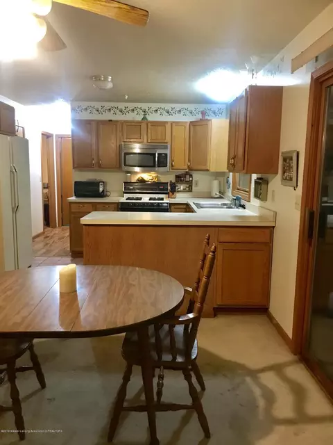12626 Mckouen Dr, Dewitt, MI 48820 photo 2