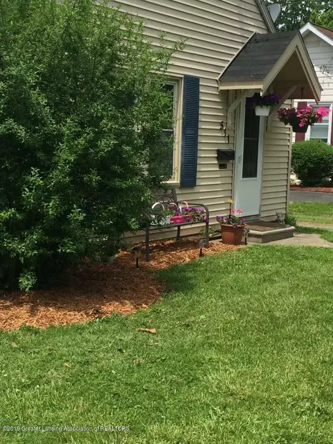 511 Gilbert St, Owosso, MI 48867 photo 2