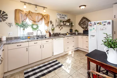 1982 E Winegar Rd, Morrice, MI 48857 photo 12