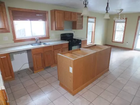306 E Main St, Ionia, MI 48846 photo 10
