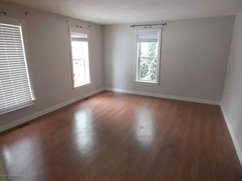 306 E Main St, Ionia, MI 48846 photo 11