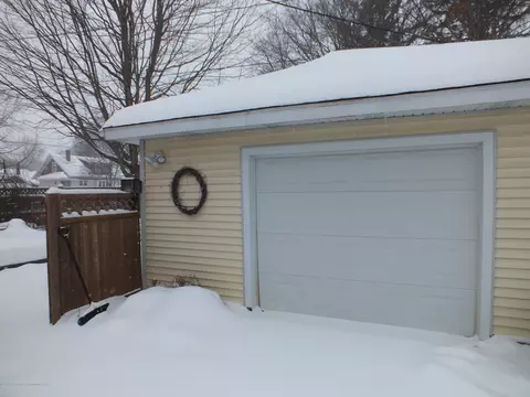 306 E Main St, Ionia, MI 48846 photo 3