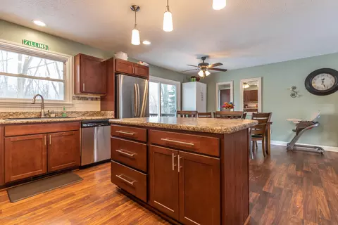 304 Riverview Dr, Dewitt, MI 48820 photo 9