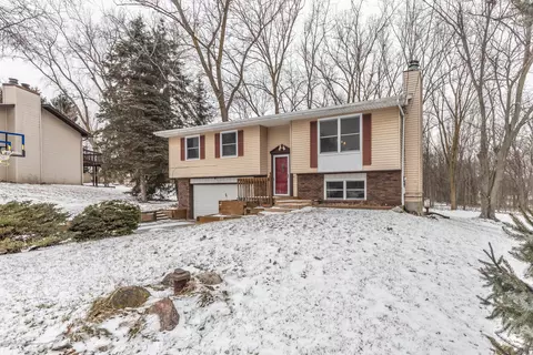 304 Riverview Dr, Dewitt, MI 48820 photo 2