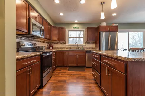 304 Riverview Dr, Dewitt, MI 48820 photo 11