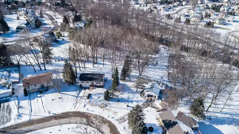 304 Riverview Dr, Dewitt, MI 48820 photo 32