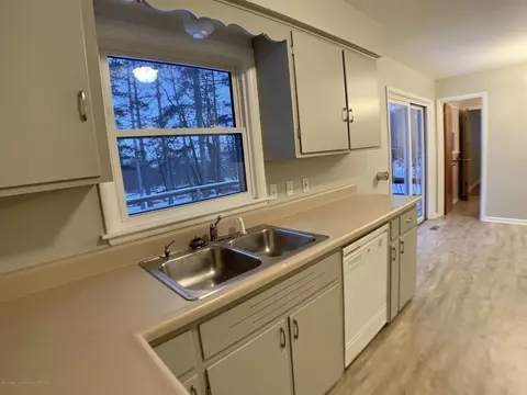 12668 Holly Ln, Dewitt, MI 48820 photo 9
