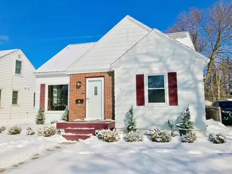 1213 Pershing Dr, Lansing, MI 48910 photo 1