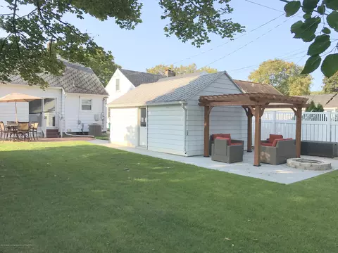 1213 Pershing Dr, Lansing, MI 48910 photo 24