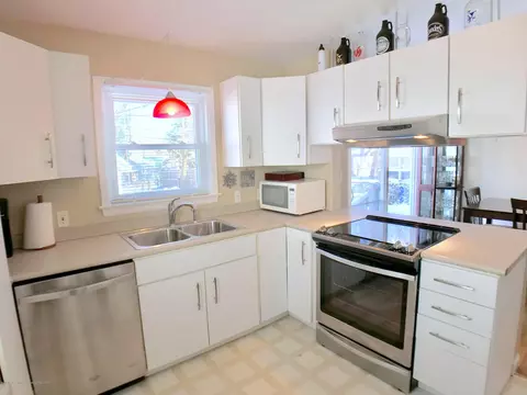1213 Pershing Dr, Lansing, MI 48910 photo 9
