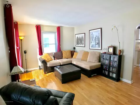 1213 Pershing Dr, Lansing, MI 48910 photo 4