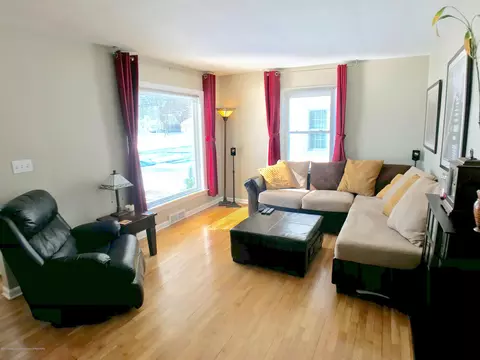 1213 Pershing Dr, Lansing, MI 48910 photo 3