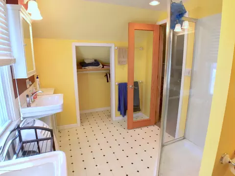1213 Pershing Dr, Lansing, MI 48910 photo 17