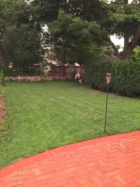 1213 Pershing Dr, Lansing, MI 48910 photo 22