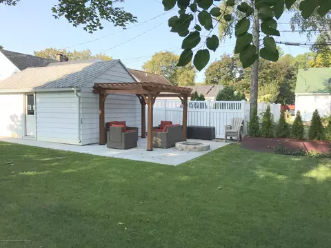 1213 Pershing Dr, Lansing, MI 48910 photo 25