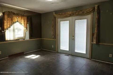417 Iris Ave, Lansing, MI 48917 photo 5