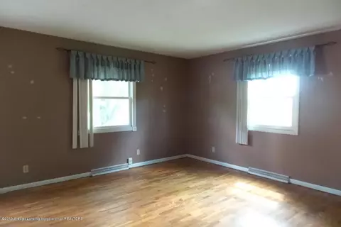 417 Iris Ave, Lansing, MI 48917 photo 2