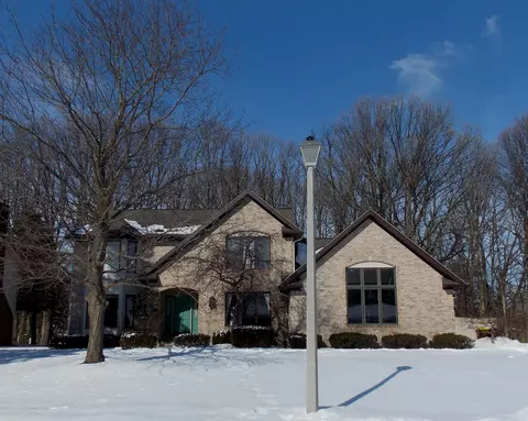 4822 Malpaso Ln, Lansing, MI 48917 photo 2