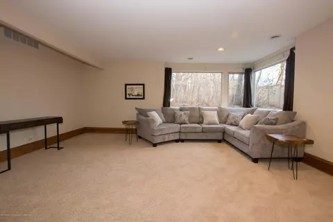 16814 Meadowbrook Dr, Haslett, MI 48840 photo 4