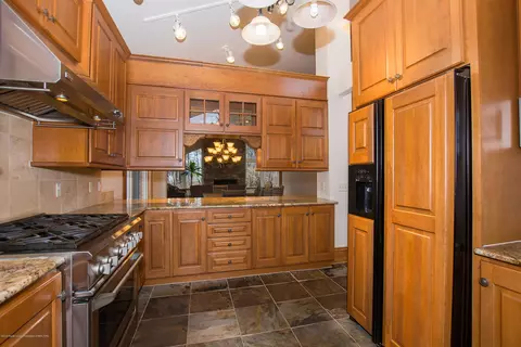 16814 Meadowbrook Dr, Haslett, MI 48840 photo 3